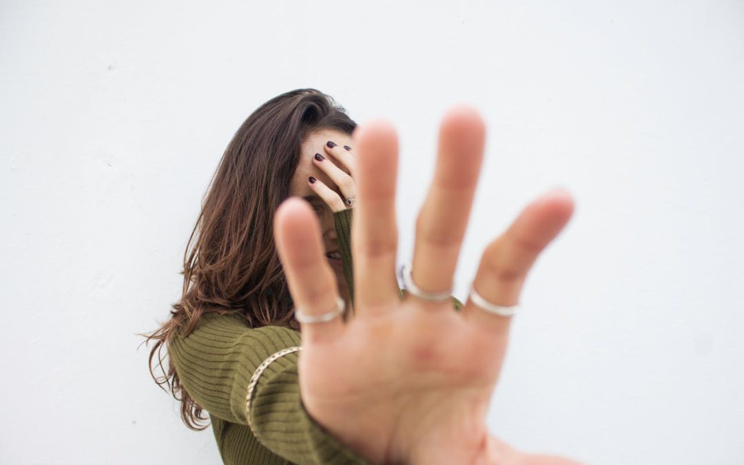 Cara Mengatasi Malu di Depan Umum. Begini Caranya!